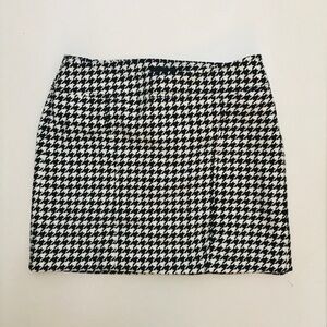 NWT The Limited Black and White Houndstooth Skirt, Size 0 🔴CLEARANCE🔴